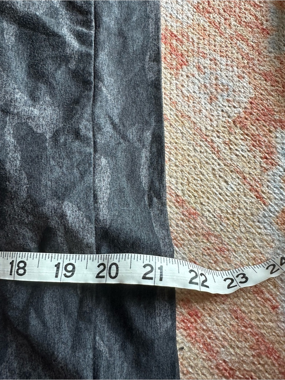 Vuori halo essential hoodie black camo fits like a medium - Picture 3 of 5